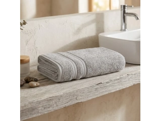Toalla De Ba&ntilde;o Unika Composici&oacute;n: 100% algod&oacute;n Gramaje: 500 g/m&sup2; Hilos: Hilo con tecnolog&iacute;a Unika Tacto: Ultrasuave Absorci&oacute;n: M&aacute;xima absorci&oacute;n Medidas  70 cm  140 cm