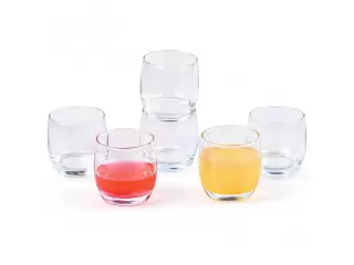 Dale un toque de elegancia a tu mesa con este pack de 6 vasos Siena! Perfectos para disfrutar de tus bebidas favoritas, estos vasos de vidrio transparente de 300 ml son ideales para cualquier ocasión. Su diseño moderno y su capacidad los convierten en el Dale un toque de elegancia a tu mesa con este pack de 6 vasos Siena! Perfectos para disfrutar de tus bebidas favoritas, estos vasos de vidrio transparente de 300 ml son ideales para cualquier ocasión. Su diseño moderno y su capacidad los convierten en el