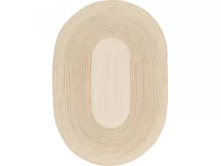 &iexcl;Dale un toque natural y acogedor a tu hogar con la Alfombra Treccia! Con su dise&ntilde;o Boho y color natural, esta alfombra de yute de 120 cm de ancho y 170 cm de largo, es perfecta para darle vida a tu living. Su estilo &uacute;nico y su tejido a mano la convierten