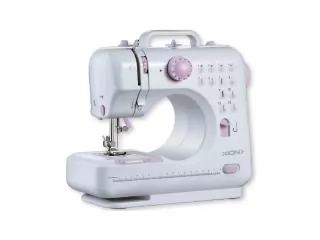 Incluye 12 patrones de puntadas incorporados para realizar diferentes acabados en proyectos de confección doméstica. Cuenta con brazo libre para facilitar la costura de prendas tubulares como mangas y bajos de pantalones con precisión. Integra función de Incluye 12 patrones de puntadas incorporados para realizar diferentes acabados en proyectos de confección doméstica. Cuenta con brazo libre para facilitar la costura de prendas tubulares como mangas y bajos de pantalones con precisión. Integra función de