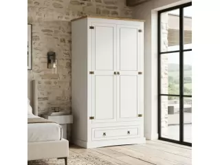 Especificaciones t&eacute;cnicas:  Estructura: Madera maciza de Pino Elliotis Blanco (Frente en MDF   Lamina protectora) Acabado: Barnizado Herrajes: Met&aacute;licos  Medidas Ropero Alto  185 cm Ancho 98 cm  Prof 55,2 cm
