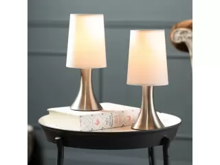 Ilumina tus espacios con el Pack 2 Lámparas Dijon, un conjunto que combina estilo y funcionalidad. Estas lámparas de mesa, con su diseño moderno y base reflectante, crearán un ambiente acogedor en cualquier rincón de tu hogar. Perfectas para tu dormitorio Ilumina tus espacios con el Pack 2 Lámparas Dijon, un conjunto que combina estilo y funcionalidad. Estas lámparas de mesa, con su diseño moderno y base reflectante, crearán un ambiente acogedor en cualquier rincón de tu hogar. Perfectas para tu dormitorio