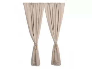 Estas cortinas tienen un ancho de 145 cm y un alto de 220 cm, lo que las hace ideales para ventanas de tamaño estándar. Están fabricadas en poliéster, un material resistente y fácil de cuidar. Además, incluyen pasadores para que puedas colgarlas fácilment Estas cortinas tienen un ancho de 145 cm y un alto de 220 cm, lo que las hace ideales para ventanas de tamaño estándar. Están fabricadas en poliéster, un material resistente y fácil de cuidar. Además, incluyen pasadores para que puedas colgarlas fácilment