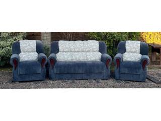 Sofa 3 cuerpos 1.98 cm   2 Sofa 1 cuerpo .Alta calidad repaldo alto. Combinado. Detalles en madera en posa brazos.