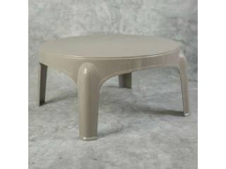 Mesa de exterior Puket de plástico gris auxiliar es la opción ideal para disfrutar de tus momentos al aire libre.