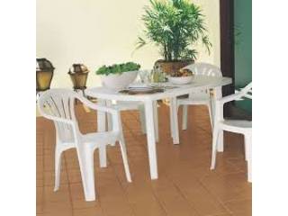 Mesa exterior rectangular 1360 x 840 x 720 mm. Desarmable , material pvc. 