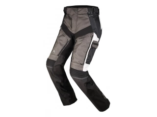 Descripcion : TALLE : M- L- XL- XXL.  Pantalones impermeables touring de tres capas, perfectos para todas las estaciones del año, con áreas de ventilación delanteras. Parches antideslizantes. Cremallera para acoplar a las chaquetas. Protecciones ajustable