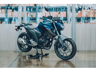 Descripcion: YAMAHA FZ 25  Motor 2 VÁLVULAS, 4 TIEMPOS, 1 CILINDRO, INYECCIÓN ELECTRÓNICA, MOTOR CON RADIADOR DE ACEITE  Cilindrada en CC 250 cc  Potencia 21 HP  Arranque ELECTRICO  Transmisión 5 VELOCIDADES  Suspensión delantera TELESCÓPICA CON AMORTIGUA