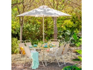 Descripcion: Cantidad de sillas: 6 Color de la estructura: Taupe Compuesto por 8 piezas. Producto fabricado en metal. Mesa tipo rectangular. Tipos de asientos incluidos: . Dimensiones de la mesa: 70cm x 90cm x 1.4m. Dimensiones de las sillas: 92cm x 56cm 