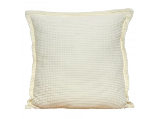 Dale un toque de calidez y estilo a tu hogar con el Almohadón decorativo Elisa crudo. Con sus 45 cm de lado, este cojín cuadrado es perfecto para darle un toque de personalidad a tu sillón, cama o cualquier espacio que necesite un toque de confort y diseñ Dale un toque de calidez y estilo a tu hogar con el Almohadón decorativo Elisa crudo. Con sus 45 cm de lado, este cojín cuadrado es perfecto para darle un toque de personalidad a tu sillón, cama o cualquier espacio que necesite un toque de confort y diseñ