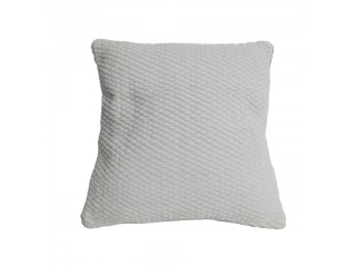 Dale un toque de estilo y confort a tu hogar con el Almohad&oacute;n decorativo Flavia. Con sus 45 cm de ancho y alto, este almohad&oacute;n cuadrado es perfecto para darle un toque acogedor a cualquier espacio. Su color crudo combina con todo, creando un ambiente c&aacute;li