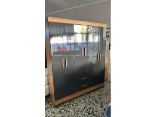 Medidas ALTURA: 180 CM - ANCHO: 148 CM - PROFUNDIDAD: 40 CM 3 colores disponibles negro -caoba claro. Blanco Crema / Caoba claro. Medidas ALTURA: 180 CM - ANCHO: 148 CM - PROFUNDIDAD: 40 CM 3 colores disponibles negro -caoba claro. Blanco Crema / Caoba claro.