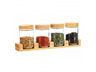 Dale un toque de elegancia y organizaci&oacute;n a tu cocina con el Pack de 4 especieros con tapa de bamb&uacute; de 200 ml cada uno. Este conjunto incluye 4 especieros y una base, perfectos para mantener tus especias favoritas al alcance y con estilo. Su dise&ntilde;o en bam