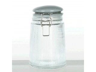 Dale un toque de elegancia a tu cocina con el Frasco de vidrio con tapa cer&aacute;mica clip de 1.3 L! Este frasco transparente y gris, con su tapa de cer&aacute;mica, es perfecto para almacenar tus alimentos con estilo. Con una capacidad de 1.3 L, es ideal para manten