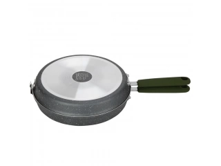 Prepar&aacute; las mejores omelettes con la Omelettera 24 cm antiadherente mango de Just Home Collection. Con su dise&ntilde;o pr&aacute;ctico y su revestimiento antiadherente, podr&aacute;s cocinar tus recetas favoritas sin que se peguen. &iexcl;Es ideal para disfrutar de un desayuno r&aacute;p