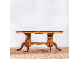 MESA DE COMEDOR OVAL SANDY ·Mesa de comedor oval con doble pedestal. ·Confeccionada en madera maciza natural de gomero malayo. ·Medidas 150 x 90 x 74 alt. MESA DE COMEDOR OVAL SANDY ·Mesa de comedor oval con doble pedestal. ·Confeccionada en madera maciza natural de gomero malayo. ·Medidas 150 x 90 x 74 alt.