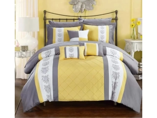 Sábana plana de 1,40 x 2,40 metros para un ajuste perfecto. Sábana ajustable con elástico para colchones de hasta 90 x 190 cm. Altura máxima del colchón de 25 cm para un ajuste seguro. Funda de almohada de 0,50 x 0,70 metros incluida. Composición 100% pol Sábana plana de 1,40 x 2,40 metros para un ajuste perfecto. Sábana ajustable con elástico para colchones de hasta 90 x 190 cm. Altura máxima del colchón de 25 cm para un ajuste seguro. Funda de almohada de 0,50 x 0,70 metros incluida. Composición 100% pol