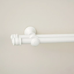 Barrote cortina Metal EUROCLASSIC DUO 2.00 Mts. + 2 soportes Color blanco, morado y oro .