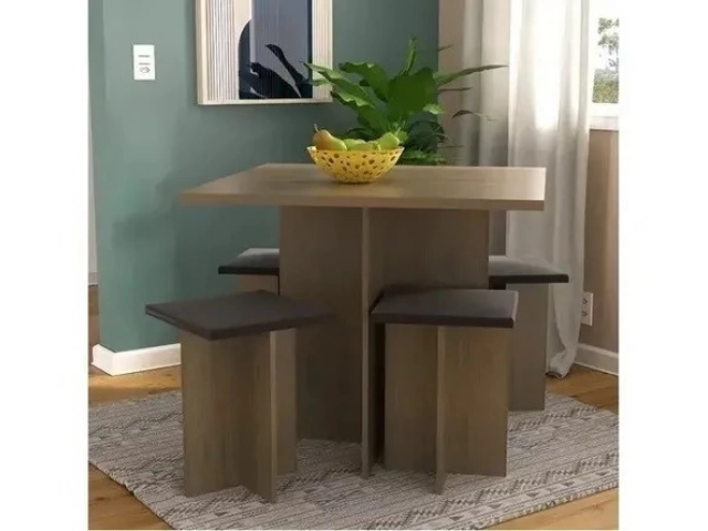 Forma de la mesa: cuadrada. Materiales de la mesa: mdp. Materiales de las sillas: mdp. Dimensiones de las sillas: 43cm x 30cm x 30cm.