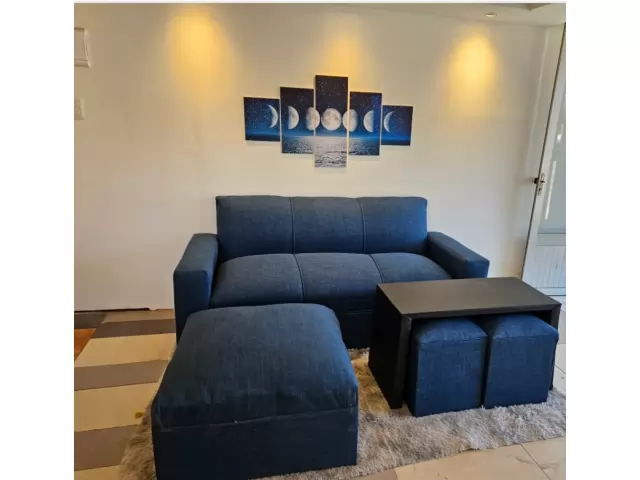 COLOR AZUL . Medida Sofa 3 cuerpos 180 cm largo por 75 cm profundidad ISLA 75 X 65 CM . MESA 85 X40 CM.  