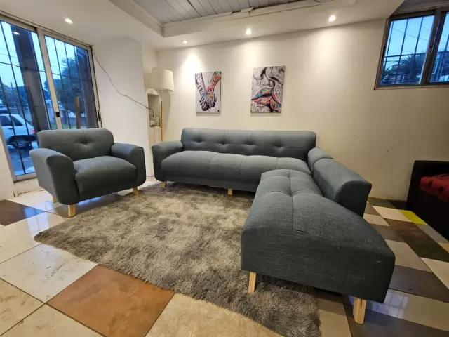 COLOR MARRON. SOFA ESQUINERO MEDIDAS. 3 Cuerpos : 1.80 largo . 0.75 cm prof. 0.80 cm altura. Sofa 1 cuerpo. 0.85 cm largo. 0.75 cm prof. 0.80 cm altutra. ISLA. PIECERA LARGA. 1.10 MTS X 0.60 CM . 