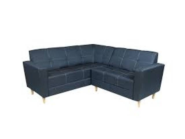 Sofa esquinero 1.90 mts. x 1.90 mts. con patas COLOR BEIGE. tapizado microfibra.