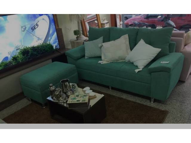Sofa 3 cuerpos 2.00 mts. Respaldo 3 almohadones confort. patas en metal    Isla movible patas metal. Colores azul, gris y verde.