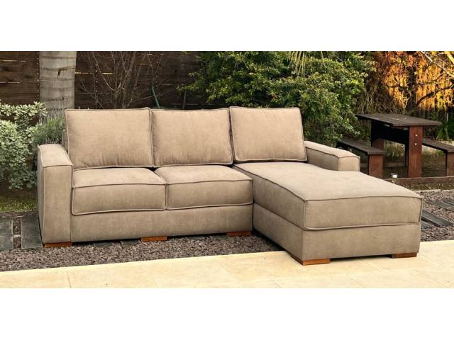 Sofa 3 cuerpos 2.20 mts. altisima densidad super confortable con Avance 1.90 cm. Alta calidad con almohadones de 25 cm cosidos   Respaldo 3 almohadones desmontables con cierre.