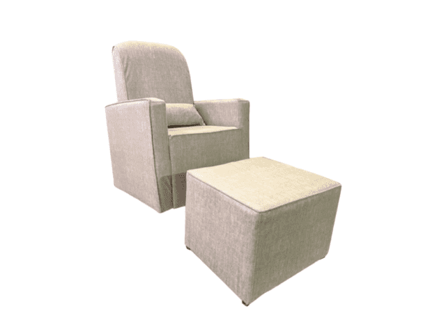 Poltrona mecedora  con respaldo alto   puff . Colores negro y beige.