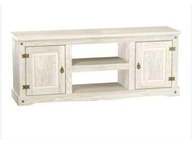 100% Madera maciza. Patinado, aceitadoy texturado. 2 puertas y estantes. Medidas : 1.70 cm largo. 0.68 cm altura 0.45 cm profundidad.