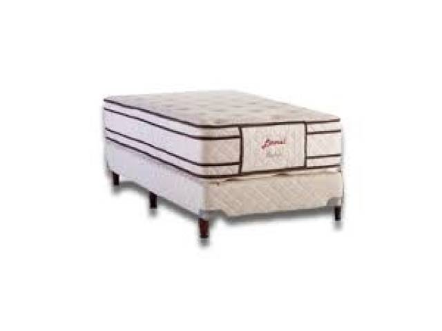 Descripcion: Medidas: 0.90 cm ancho. 1.90 cm largo. 0.32 cm altura. DOBLE EXTRA PILLOW . Material: RESORTE. Extra pillow de 7 cm de espuma alta densidad. Tela: 100% algodón . 100% Capitoneado. GARANTIA : 5 AÑOS.