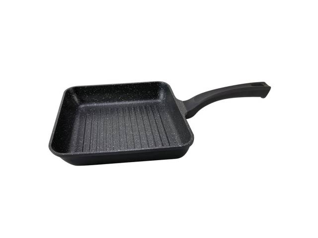 Descripcion: CUERPO 100% EN ALUMINIO INTERIOR ANTIADHERENTE CON DOBLE ESTRATO  DE ALTA CALIDAD MANGO TERMO AISLANTE CON TERMINACIÓN EN SILICONA  SUAVE AL TACTO FÁCIL LIMPIEZA NO CONTIENE PLOMO.