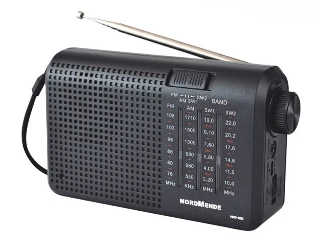 Descripcion: Marca Nordmende Modelo NRD-R50 Color Negro Otros Modelo detallado NRD-R50 Tipo de alimentación Batería Tipo de radio Analógico Bandas sintonizadas AM, FM, SW1, SW2 Ancho 17,3 cm Altura 10 cm Profundidad 5 cm Peso 400 g Es portátil Sí  1 Año d