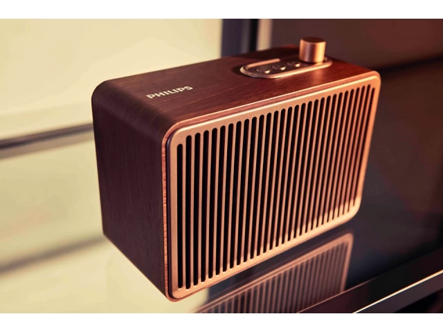 Descripcion: Diseño vintage  Una apariencia que alegrará tu corazón. Un sonido que te hará mover los pies. Este parlante Bluetooth estilo vintage de gran tamaño te ofrece diez horas de tiempo de reproducción, graves potentes y una entrada auxiliar para co