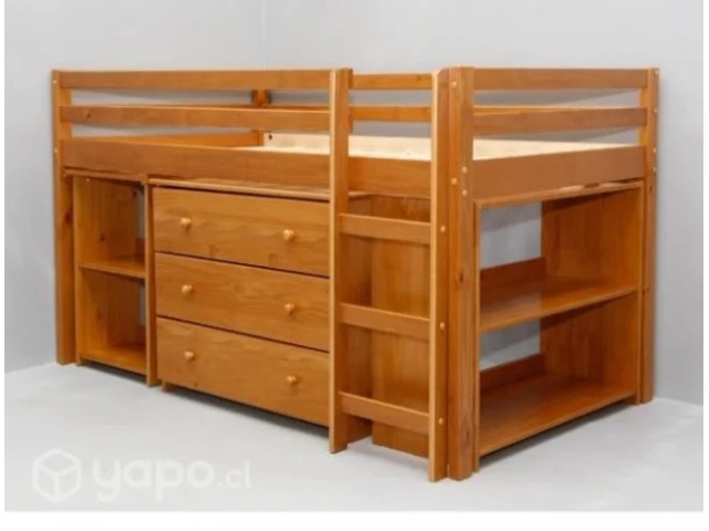 Descripcion: Cama Studio en madera maciza de pino brasil lustrado. Incluye cama de una plaza (colchón 90*190 cms), mesa escritorio con estante lateral, cómoda con 3 cajones y estantería. Cuenta con escalera.  Alto: 199 CM Profundidad: 97 CM Ancho: 117 CM 