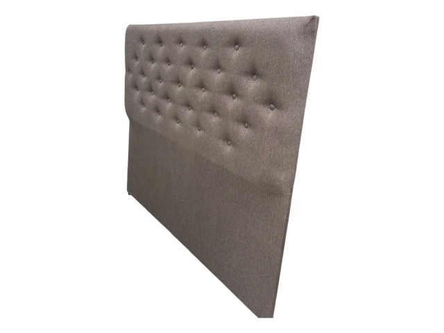 Descripcion: Modelo CAPITONEADO CON BOTONES. Ancho x Altura 14600 cm x 130 cm Material del tapizado Suede Otros Estilo Clásico Tipo de montaje De pared Tamaños de cama QUEEN  2 plazas 1.60M. Profundidad 10 cm