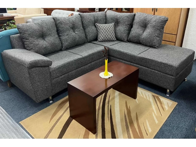 Descripcion: COLORES COMBINADOS. Muy buenas terminaciones, con costuras reforzadas.  Estructura de Eucalipto y cinchas elastizadas en el asiento.  Viene en dos módulos para su mejor traslado.  100% fabricación nacional.  Tapizado a elección, más de 200 te