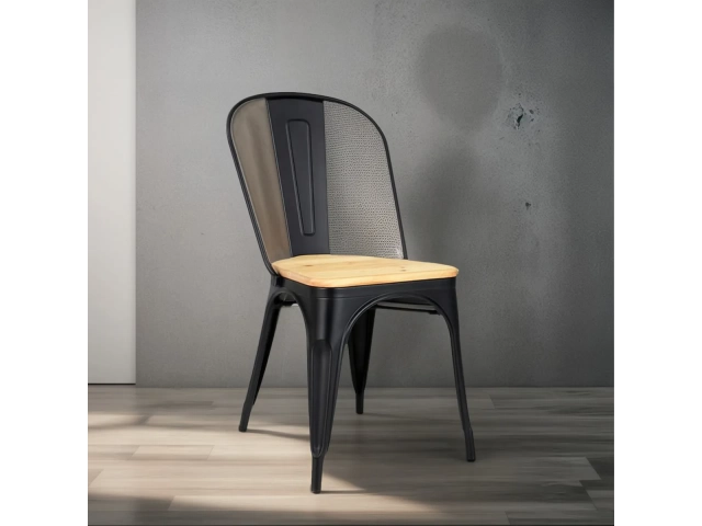 Descripcion: Color de la estructura de la silla: Negro. Estructura de metal y patas de metal. Con tapizado de madera. Silla apta para exterior. Peso máximo soportado: 130kg. Medidas: 84cm de alto x 45cm de ancho x 50cm de profundidad.