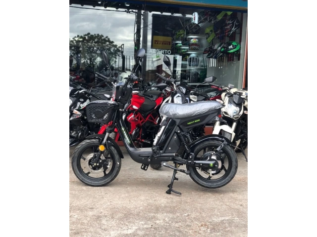 Descripcion: Marca Yumbo Modelo NEXT 800 Cilindrada 800 cc Kilómetros 0 km Potencia 800 W Seguridad Frenos Delantero y trasero Alarma No Condiciones de compra Acepta permuta Sí Información general Color negro Tipo de combustible Eléctrico Capacidad de la 
