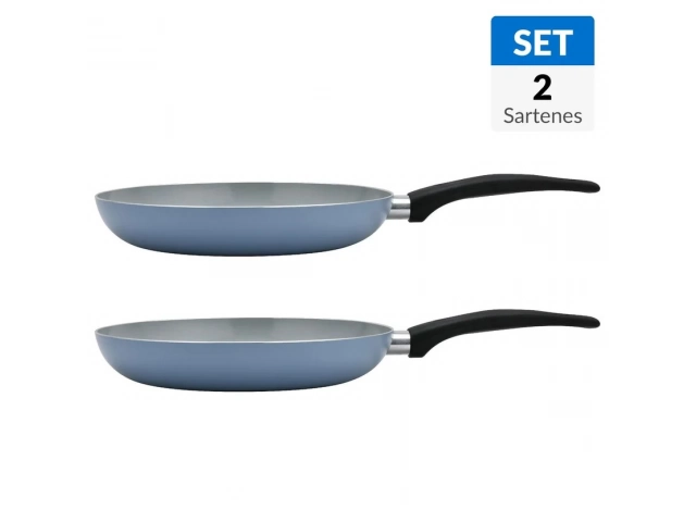 &iexcl;Dale un toque de color y practicidad a tu cocina con el Set de 2 sartenes de cer&aacute;mica azul! Con un dise&ntilde;o moderno y un color vibrante, estas sartenes son perfectas para preparar tus comidas favoritas. Su recubrimiento interior de cer&aacute;mica asegura una coc